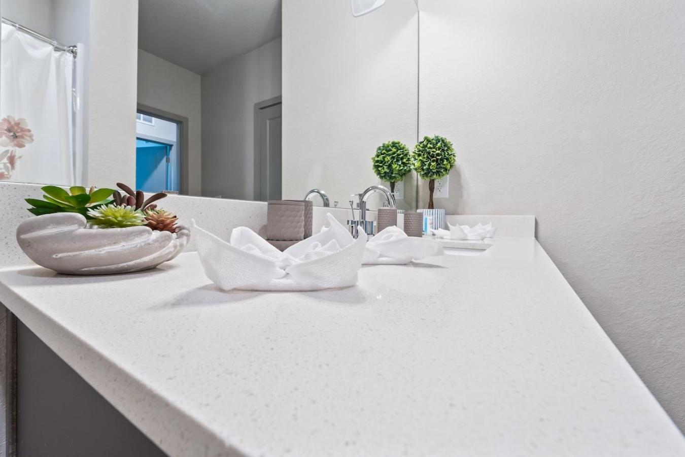 Tropicana Field 2 Bed In Dwtwn With Free Parking Lägenhet St. Petersburg Exteriör bild